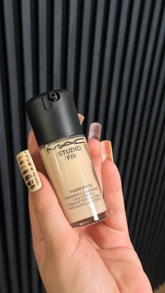 Запеченный хайлайтер Kiko Glitter Baked Face Highlighter
