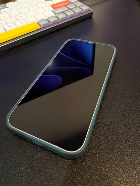 iPhone 16e
