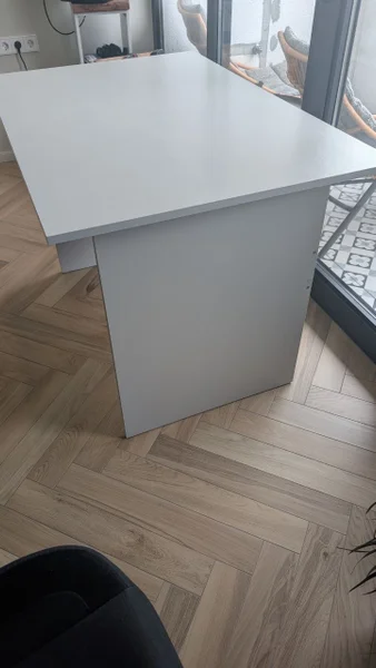Письменный стол, ДСП, размер 120*80см, в разобранном виде.