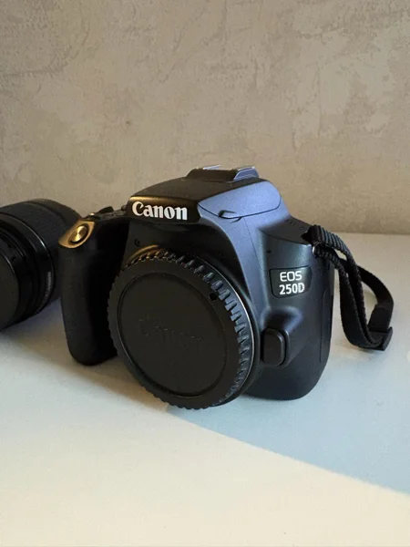 Фотоаппарат Canon EOS 250D с объективом 18-55mm