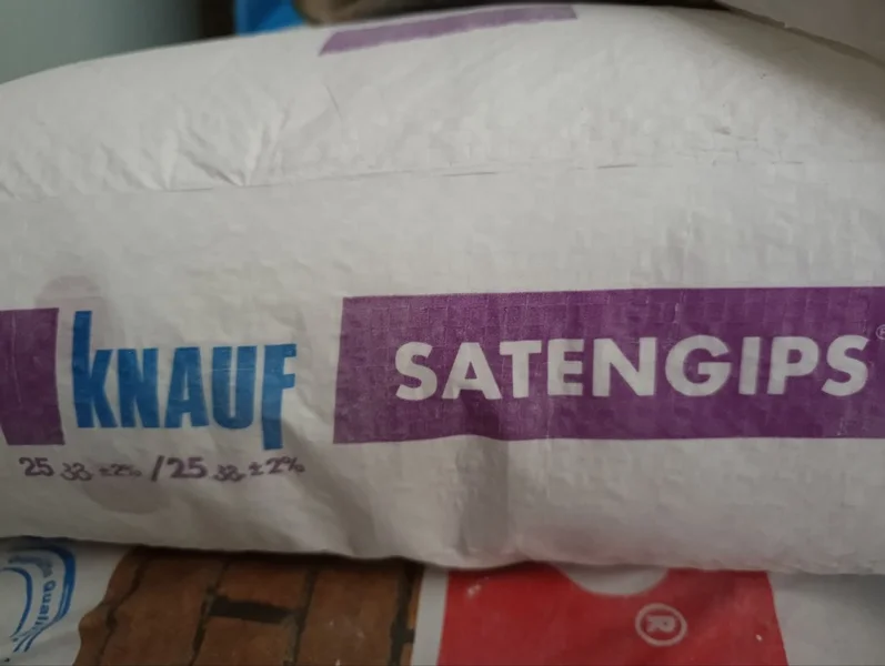 Клей плиточный и штукатурка
