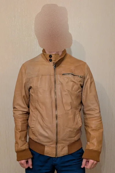 Кожаная куртка Zara.