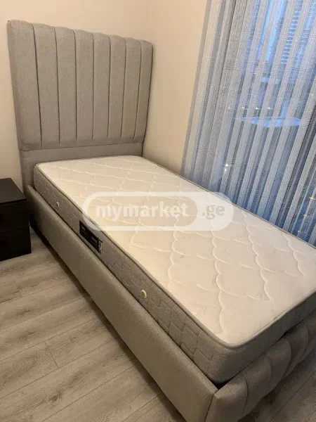 Новая  Кровать с ортопедическим матрасом 100*200