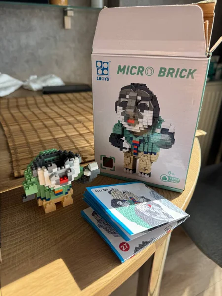 Конструктор Micro Brick частично собран