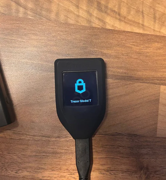 Криптокошелек Trezor Model T