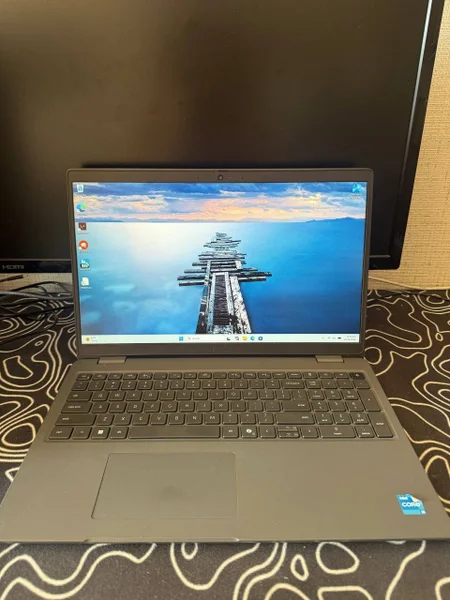 Dell Latitude 3550.