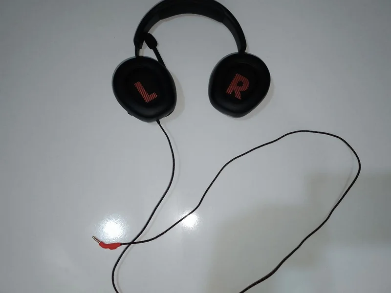 Игровая гарнитура JBL Quantum 200