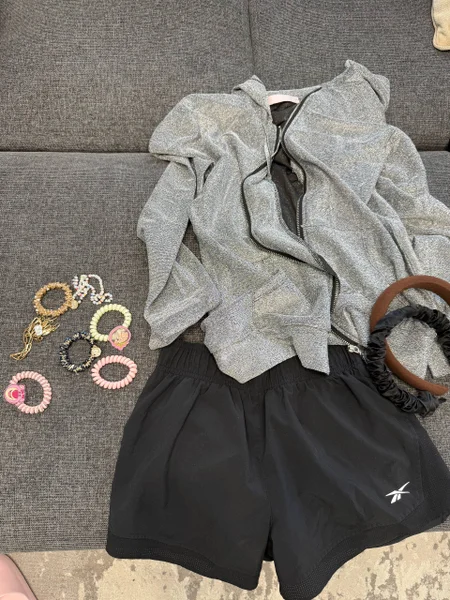 Кофта, шорты Reebok, аксессуары и магнитный стеклоочиститель