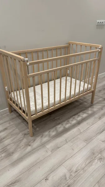 Детская кроватка Labebe 120х60 из натурального дерева с ортопедическим матрасом Plitex