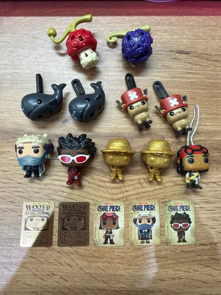 Фигурки Kinder Joy One Piece и коллекционные карточки VS504 VS513 Gold