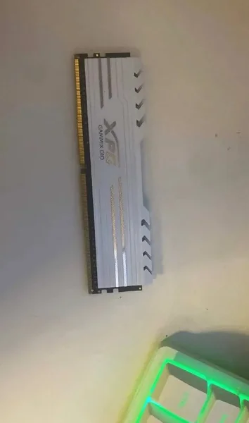 📱 **8GB DDR4 3000mhz**