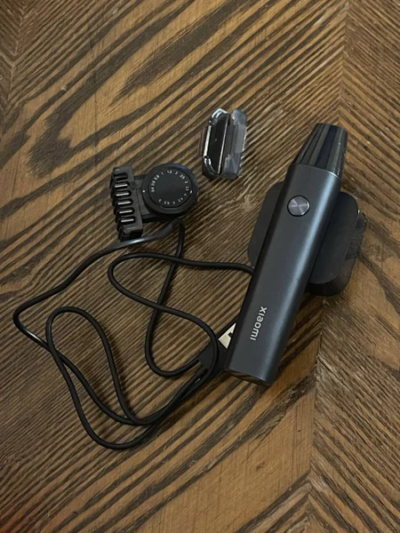 Xiaomi Uniblade триммер/бритва. Сам, зарядник, насадка настраиваемой длины, чехол для лезвия.