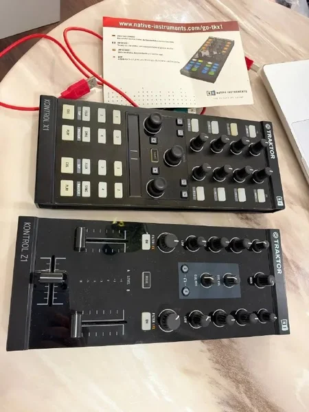 Dj Traktor kontrol x1 и Traktor kontrol z1