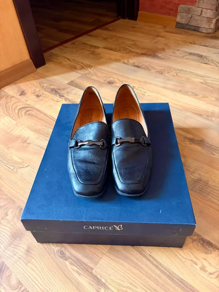 Кожаные лоферы Caprice 41р
