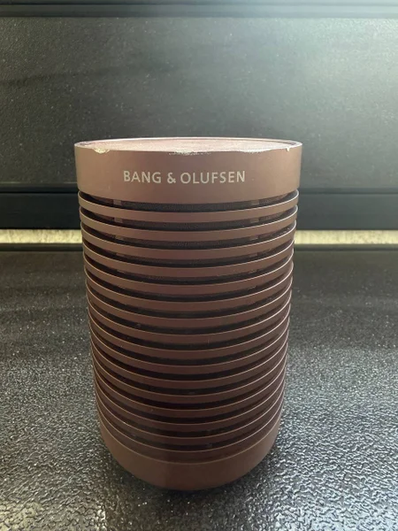Портативная колонка Bang & Olufsen Beosound Explore