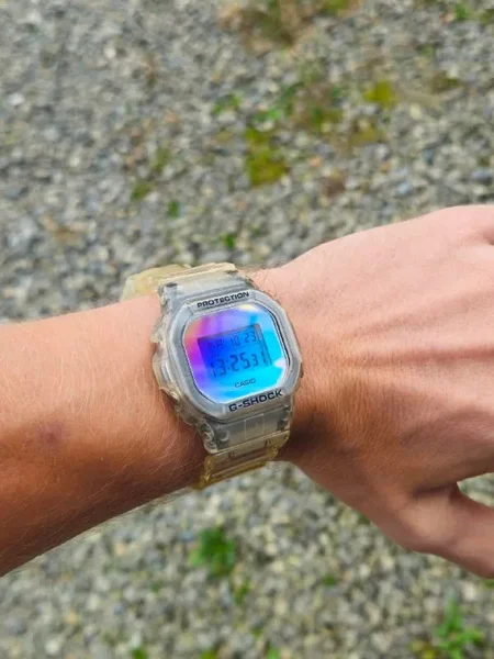 Часы Casio G-Shock DW5600 с чехлом