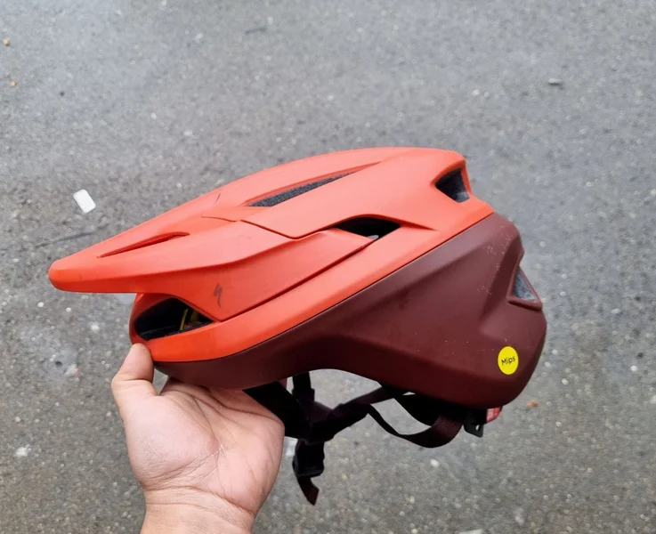 Велосипедный шлем Specialized Camber MIPS L