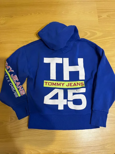 Синий худи, размер S ( подходит и на M), очень плотный хлопок. Tommy jeans