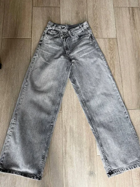 Джинсы Zara, 24 р, на талию до 66 см, бедра до 91. В идеале.