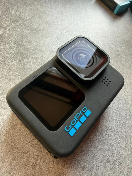 Gopro 10. Состояние отличное. Комплект: gopro, кейс для хранения, 2 аккумулятора, кабель зарядки, кейс для крепления на дроны и документация.