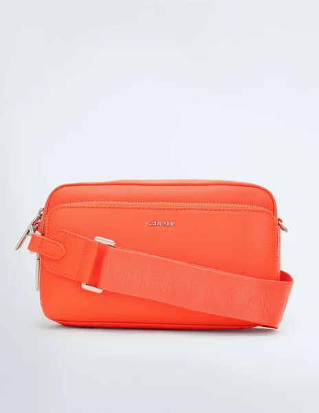 Женская сумка Calvin Klein Must Camera Bag