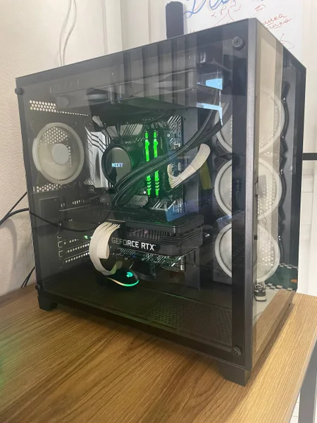 Корпус для ПК с 4 RGB-вентиляторами