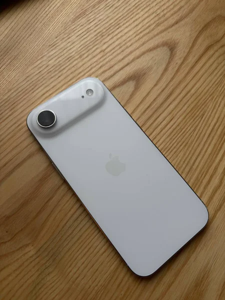 iPhone 17