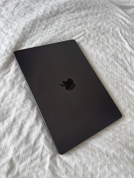 MacBook Pro M5 16 ГБ / 512 ГБ