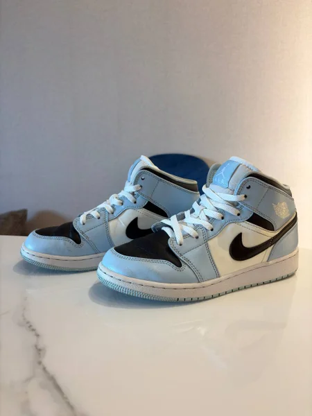 Кроссовки Air Jordan 1 Mid