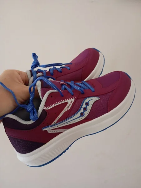 новые кроссовки saucony, 38 размер.