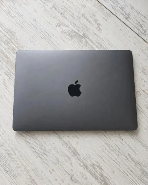 MacBook Pro 14″ M5