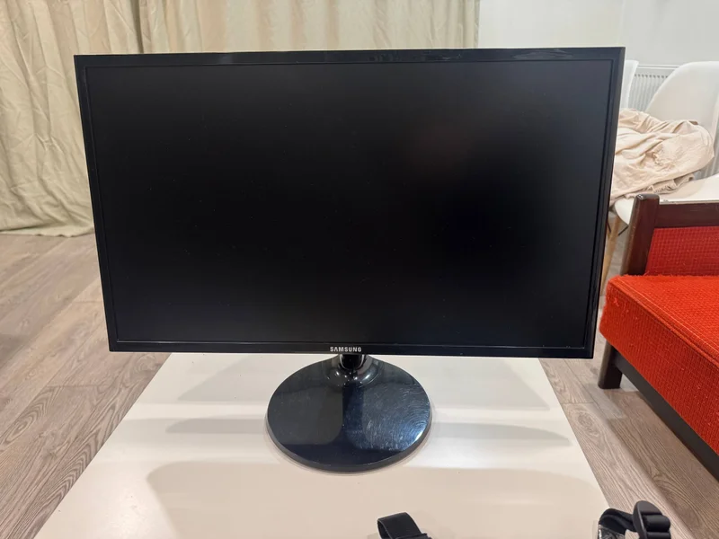 Монитор SAMSUNG LS24F350FHIXCI 24’