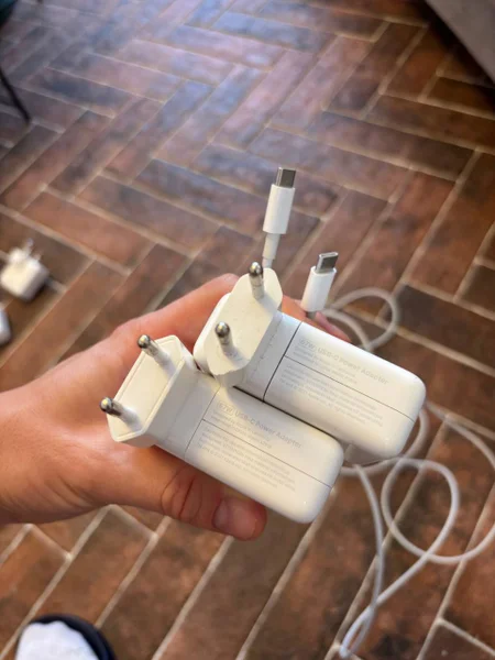 Адаптеры и зарядные устройства Apple USB-C