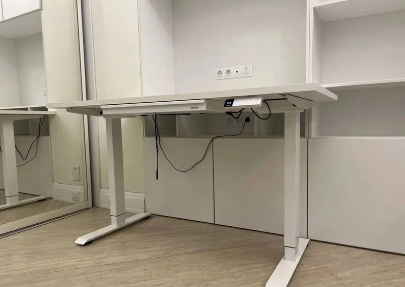 Компьютерный стол Liftdesk с подъемным механизмом, белый