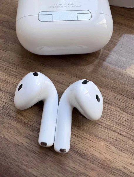 AirPods 4 без шумодава