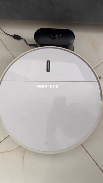Робот-пылесос REDMOND RV-R450