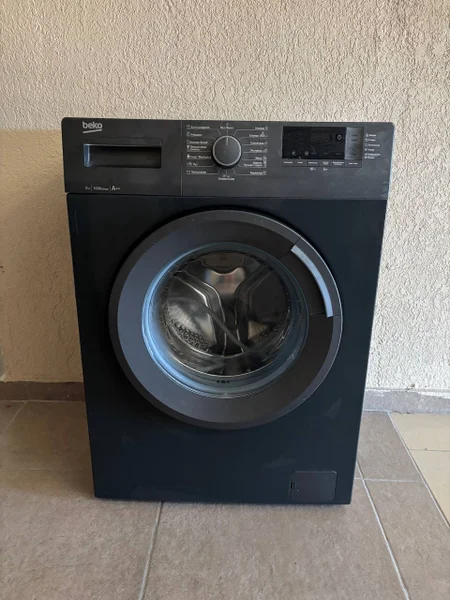 Стиральная машина beko, узкая. Работает отлично.