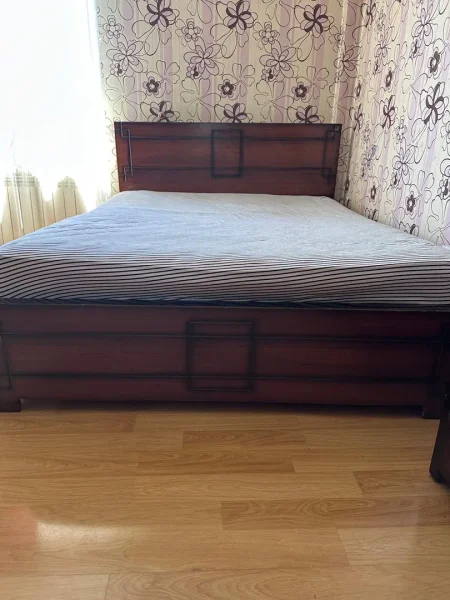 Спальный гарнитур с кроватью и тумбами