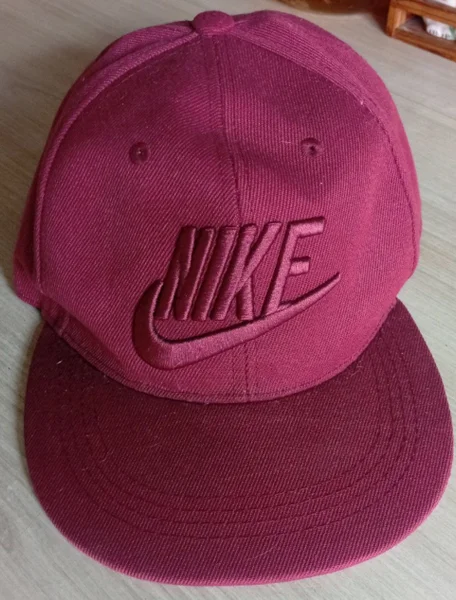 Бордовая кепка Nike большого размера