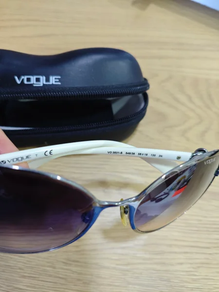 Солнцезащитные очки Vogue VO 3831-S