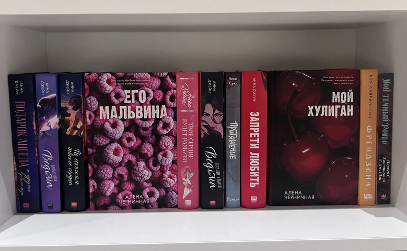 книги, представленные на фотографиях. 📚