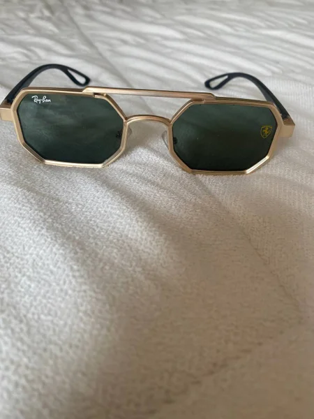 Солнцезащитные очки Ray-Ban