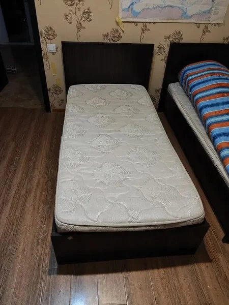 2 кровати с матрасами