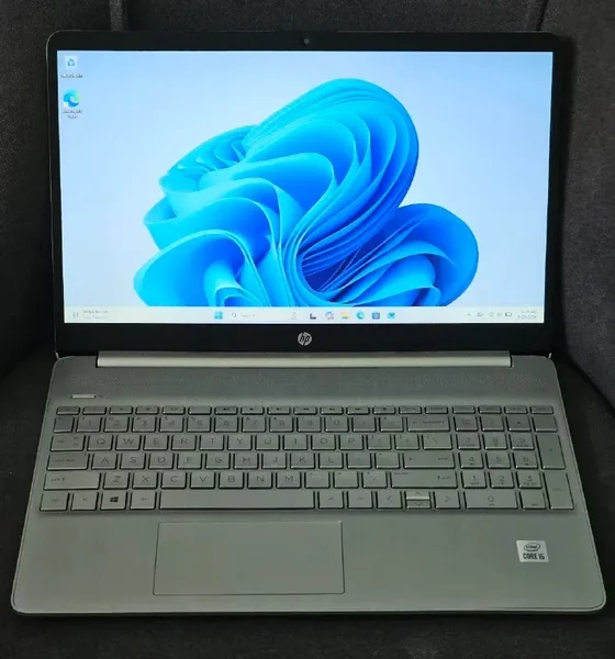 Ноутбук HP 15.6 Laptop 15-DY1043DX