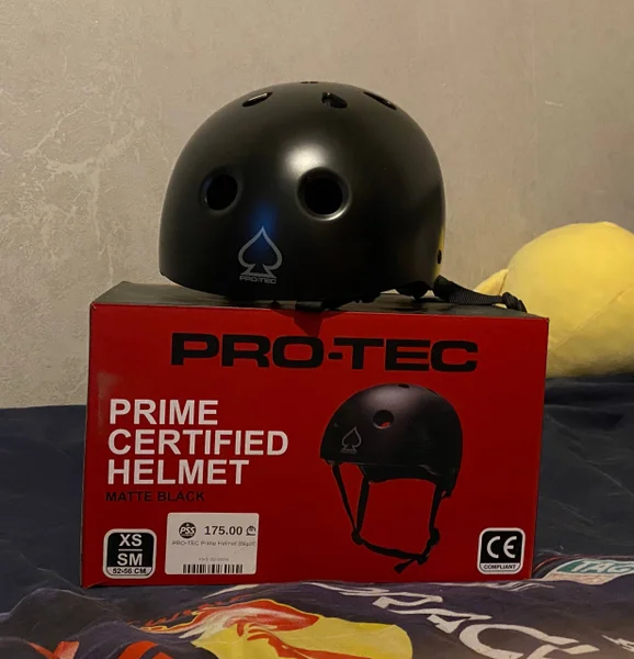шлем Pro-tec Prime в состоянии идеала,раза 2-3 выехала в нем и поняла что мне он чета по размеру не подходит