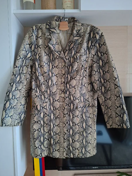Полупальто из экокожи (питон)