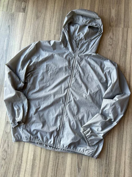 Ветровка Uniqlo