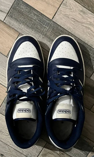 кроссовки **Adidas**
