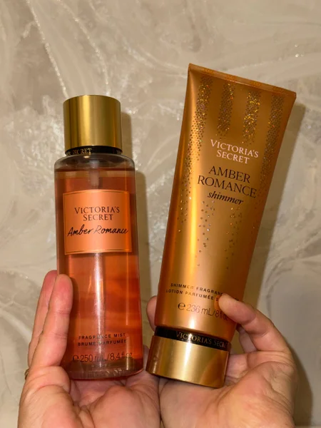 Парфюмированный спрей для тела Victoria's Secret Amber Romance
