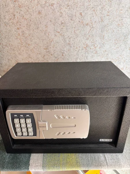 Сейф 32x20x20
